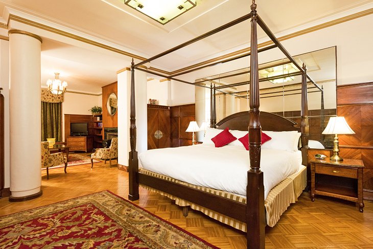 Photo Source: Le Manoir d'Auteuil