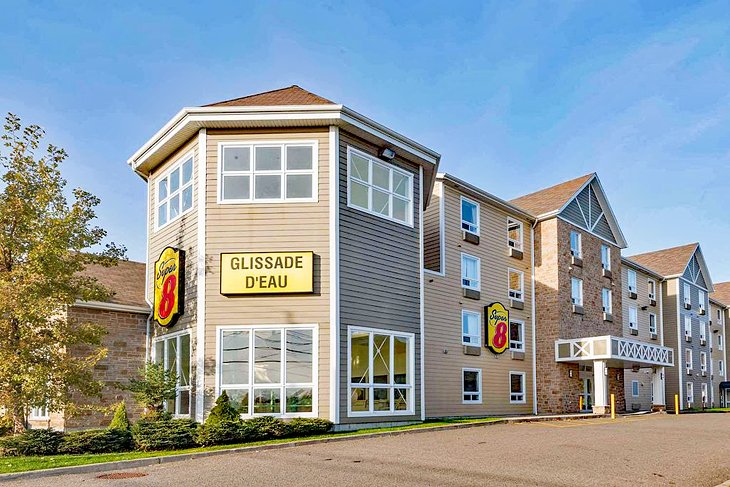 Photo Source: Super 8 by Wyndham Quebec City