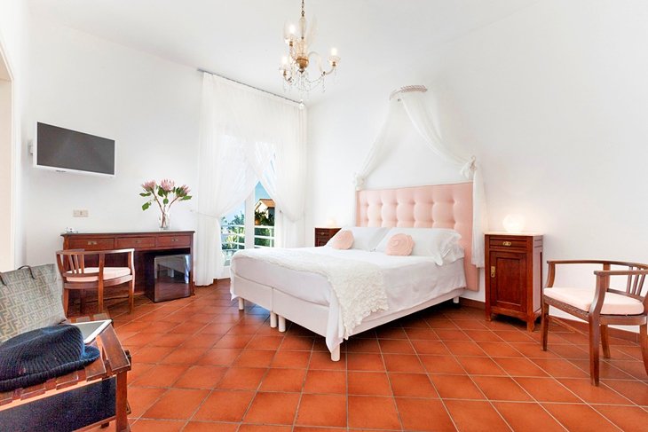 Photo Source: Villa Oriana Relais