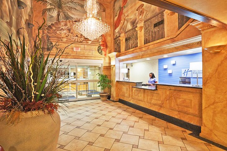 Source photo : Holiday Inn Express Hotels & Suites Jenks