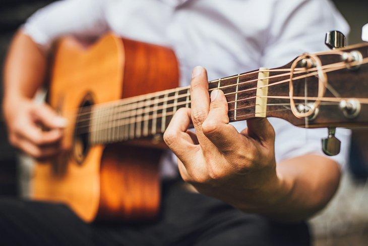 Acoustic guitarist