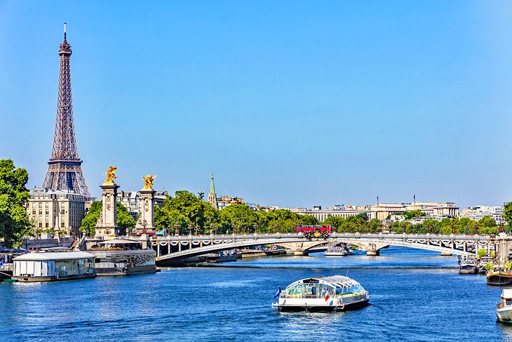 River cruise on the Seine