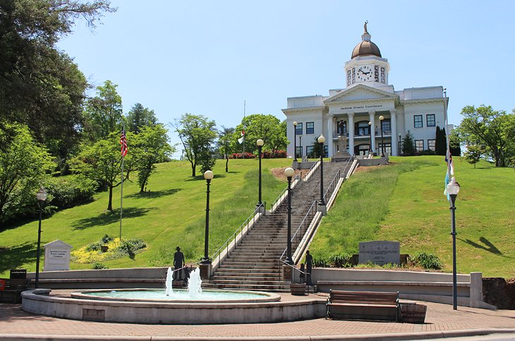 Jackson County Courthouse in Sylva