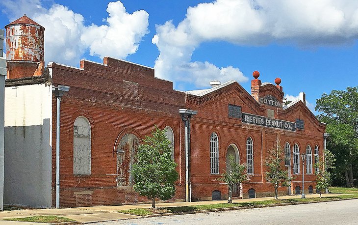 Reeves Peanut Company building, Eufaula