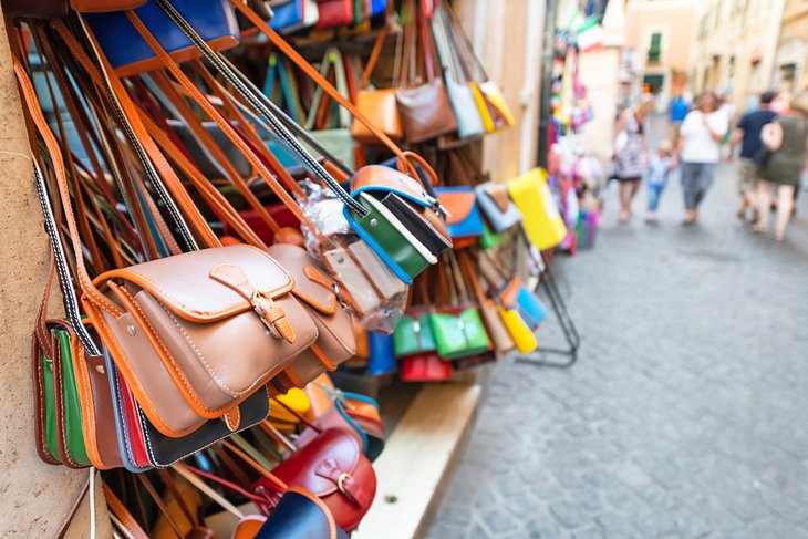 Handbag shop in Rome