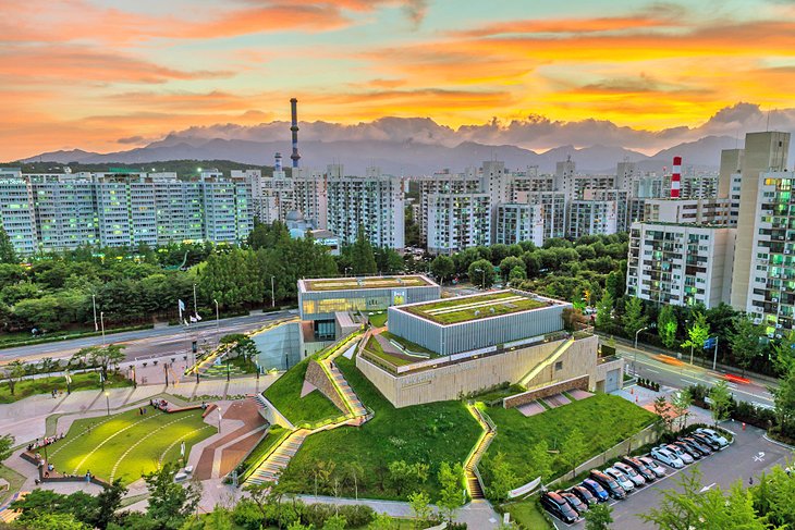 Sunset over the Seoul Museum of Art