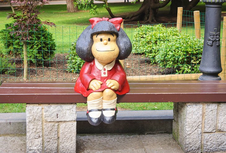 Mafalda sculpture in San Francisco Park in Oviedo (Asturias)