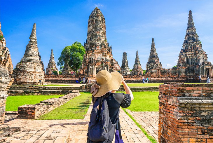 Touriste photographiant Ayutthaya