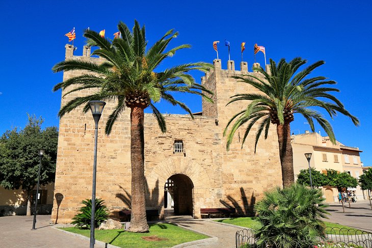 Porta del Mol, the main gate to the old town of Alcudia