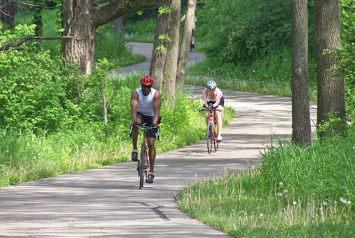 Cyclistes sur le Capital City State Trail