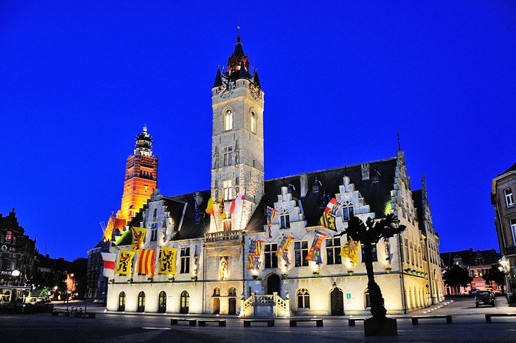 Dendermonde Town Hall at night