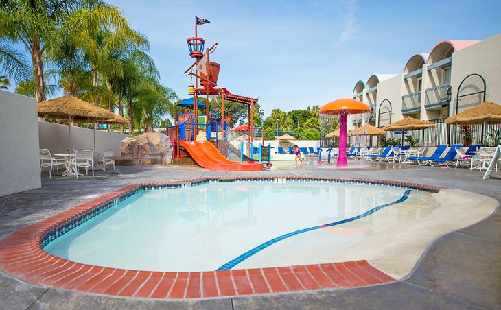 Photo Source: Howard Johnson by Wyndham Anaheim Hotel and Water Playground