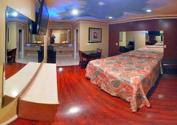 Photo Source: Kearney Motel