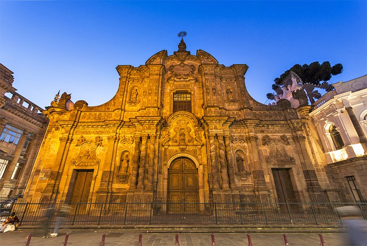 Fachada de la iglesia, La Compañía de Jesús, que representa el barroco latinoamericano