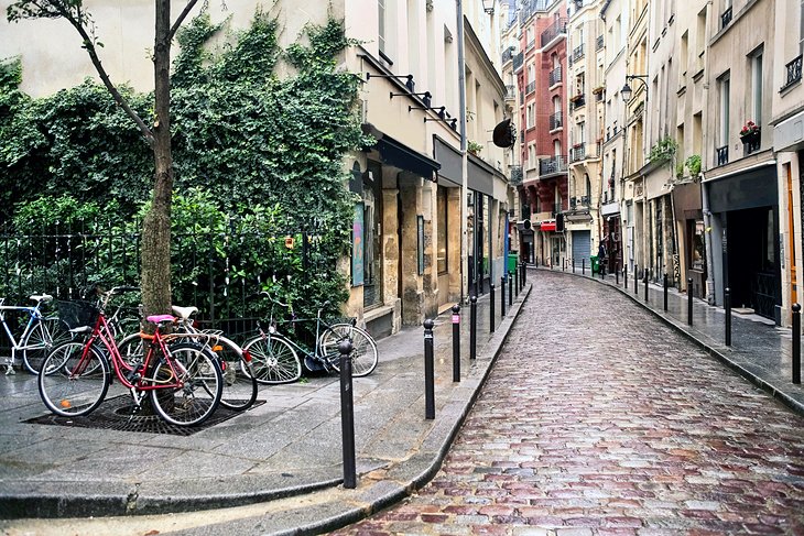 Narrow street in the Latin Quarter