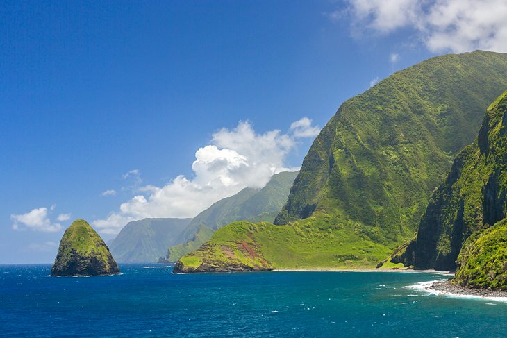 Stunning sea cliffs in Molokai