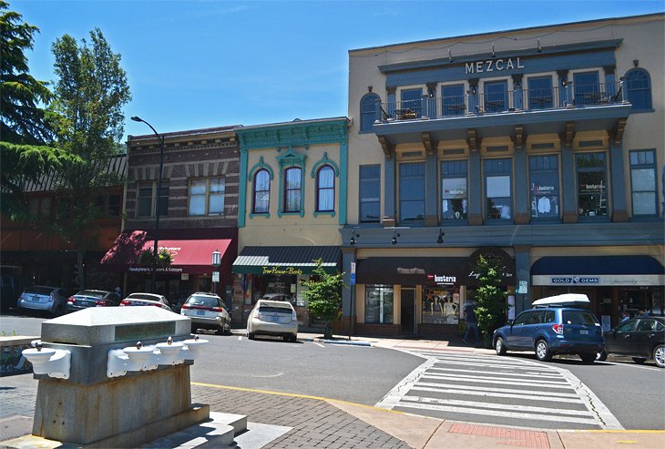 Ashland Downtown Plaza and mineral fountain