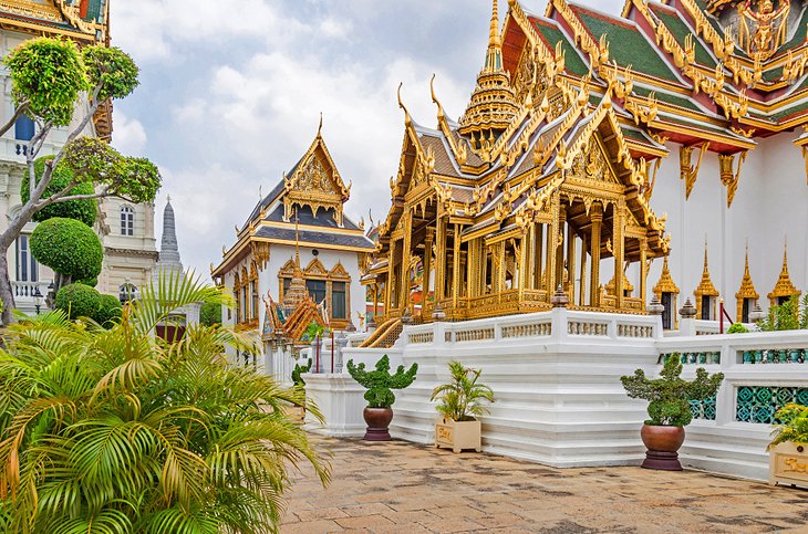 Explorando el Gran Palacio de Bangkok: una timonel para visitantes