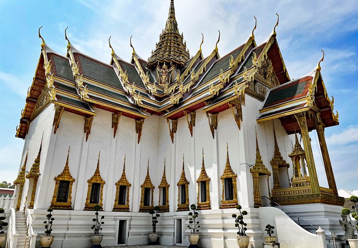 Explorando el Gran Palacio de Bangkok: una timonel para visitantes