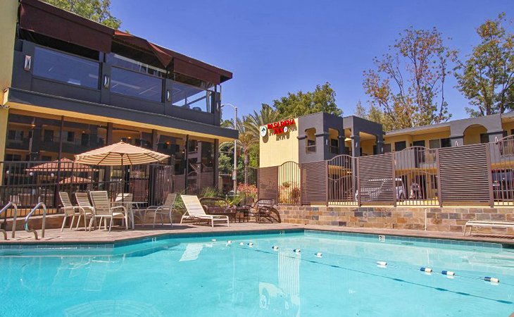 Photo Source: GreenTree Pasadena Inn