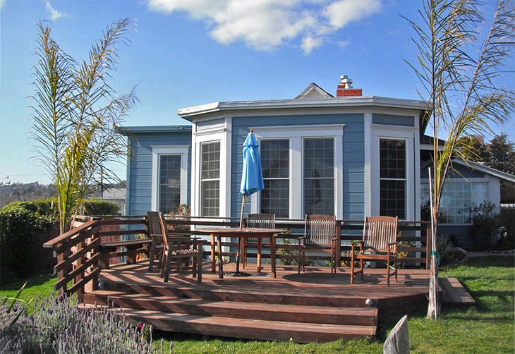 Photo Source: Edgewater Beach Inn & Suites