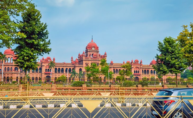 Khalsa College