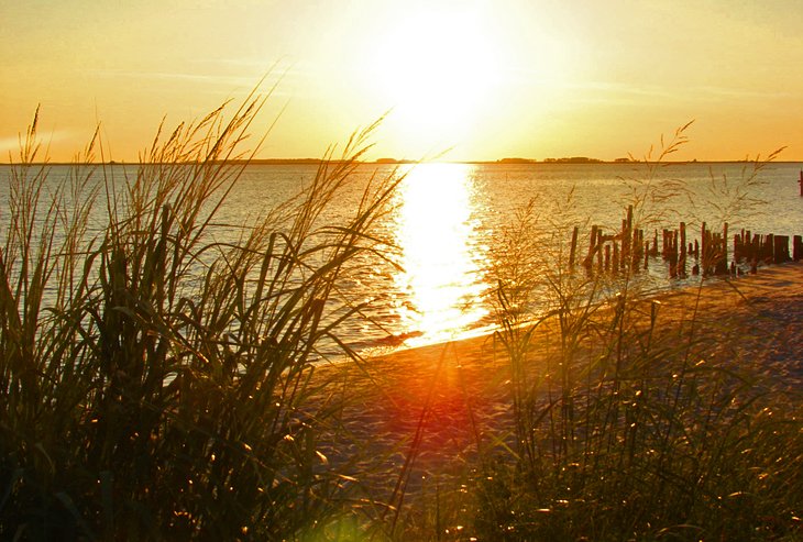 Coucher du soleil à Ragged Point Cove, Cherry Beach, Maryland