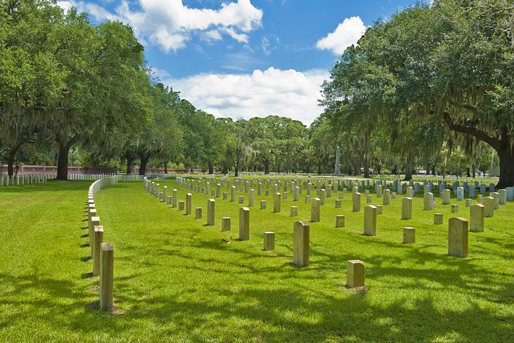 Le cimetière national, commandé par Abraham Lincoln