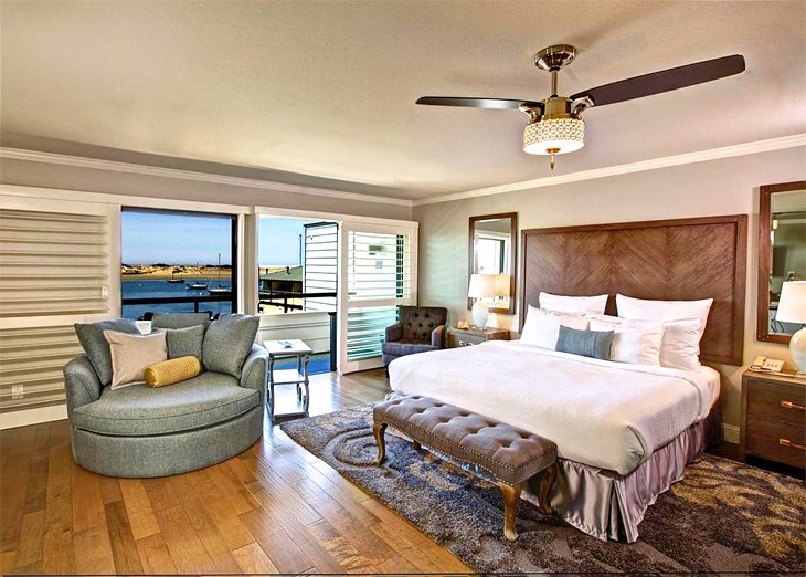 Photo Source: 456 Embarcadero Inn & Suites