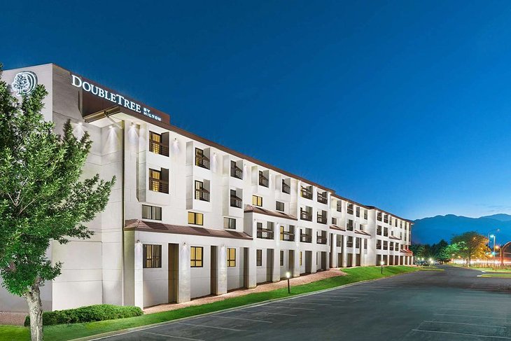 12 Best PetFriendly Hotels in Colorado Springs