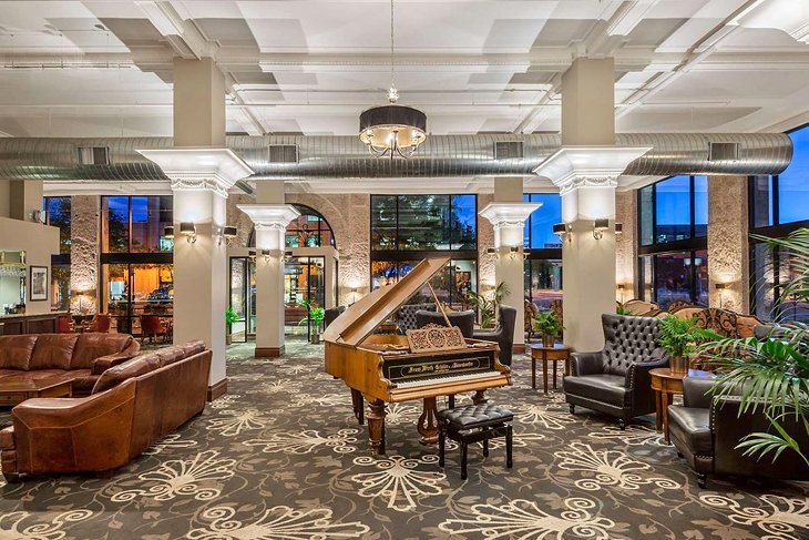 12 Best PetFriendly Hotels in Colorado Springs