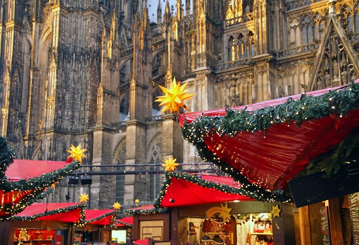 Christmas market in front of the Cologne Cathedral