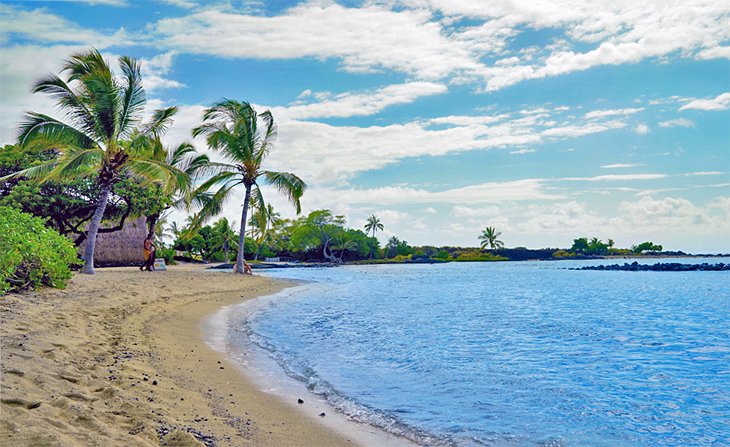 Kamakahonu Beach