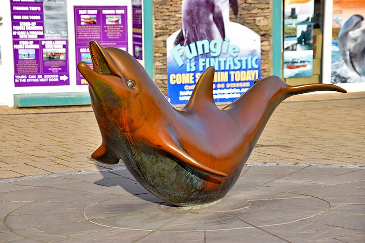 Statue of Fungie the dolphin in Dingle
