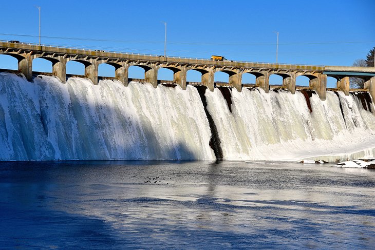Stevenson Dam in the winter on Lake Zoar