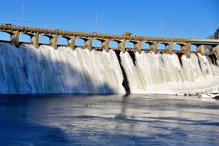 Stevenson Dam in the winter on Lake Zoar