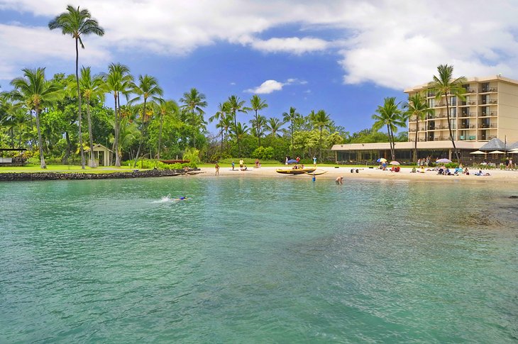 Kamakahonu Beach