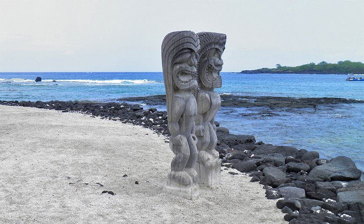 Wooden sculptures at Kealakekua Bay State Historical Park