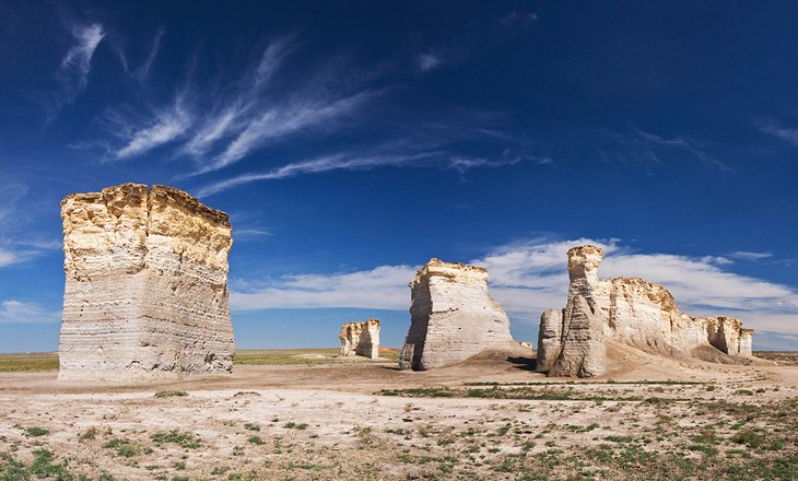 Natural arch at Monument Rocks