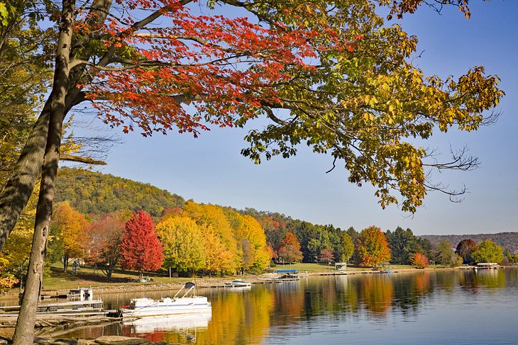 Fall colors at Deep Creek Lake