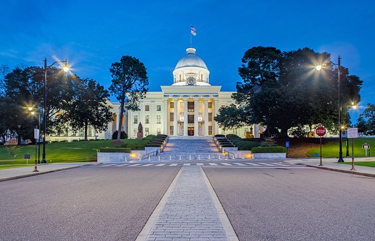 Capitole d'état de l'Alabama la nuit