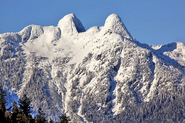 Snowcapped mountains outside of Vancouver