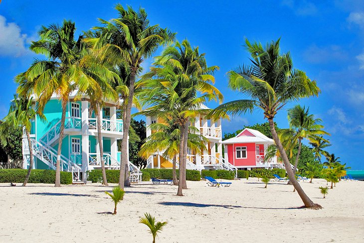 Maisons de plage aux couleurs pastel sur Little Cayman Island