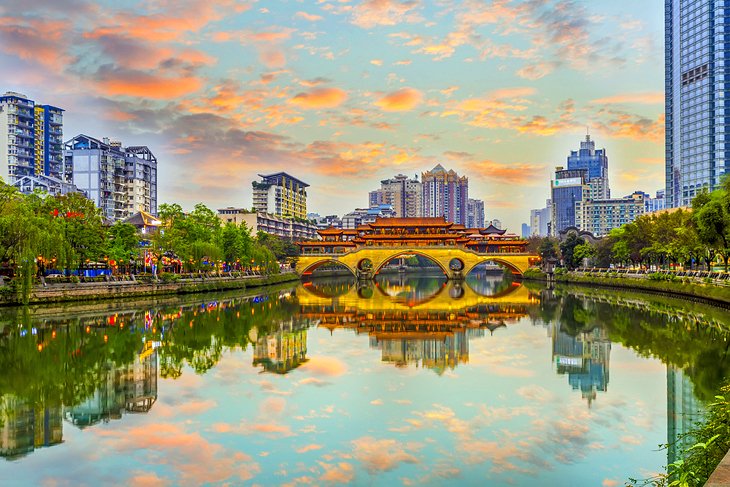 Anshun Bridge at sunset in Chengdu