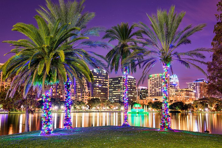 Lake Eola at night in downtown Orlando
