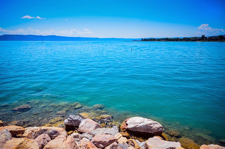 The blue waters of Bear Lake between Idaho and Utah