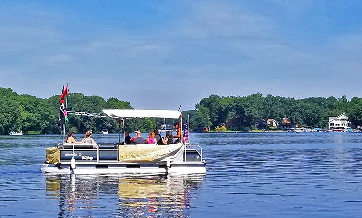 Houseboat on Portage Lakes