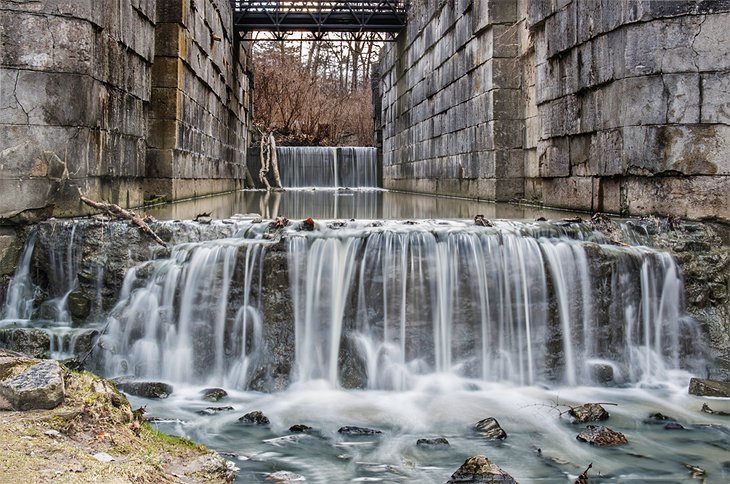 Canal locks in Side Cut Metropark