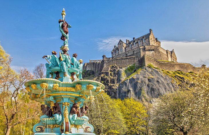 Ross Fountain and Edinburgh Castle