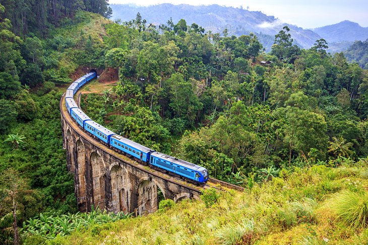 Train on the Nine Arch Bridge near Ella